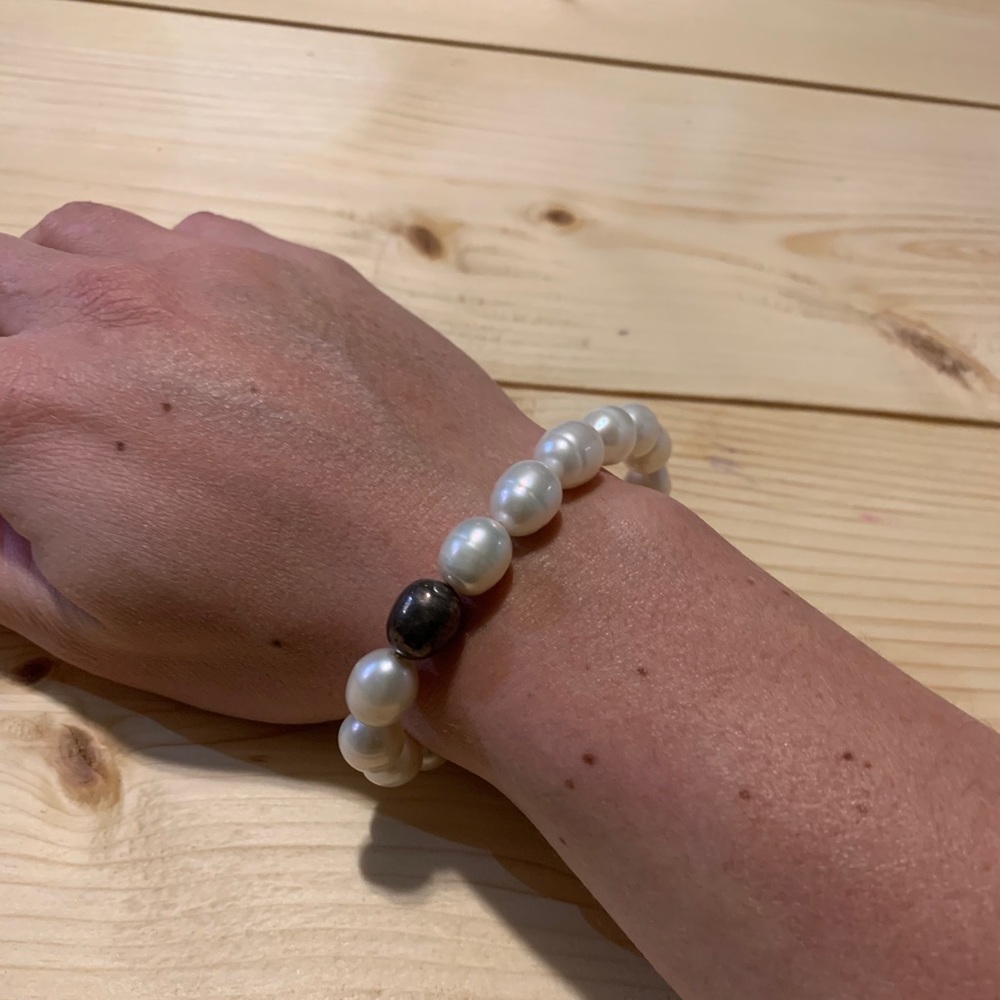 Silpada pearl stretch bracelet